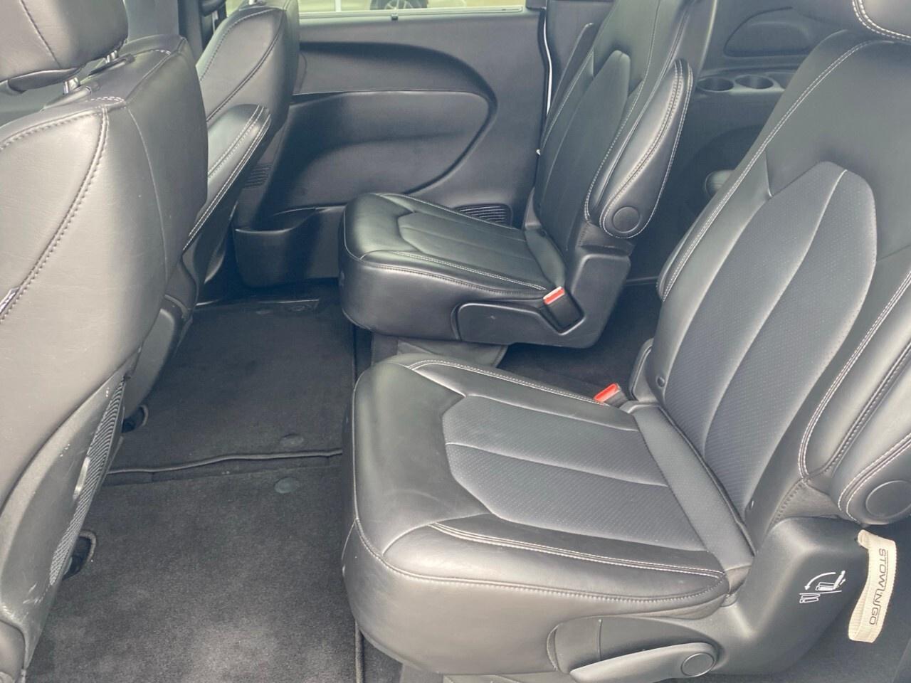 2025 Chrysler Pacifica Select FWD Photo