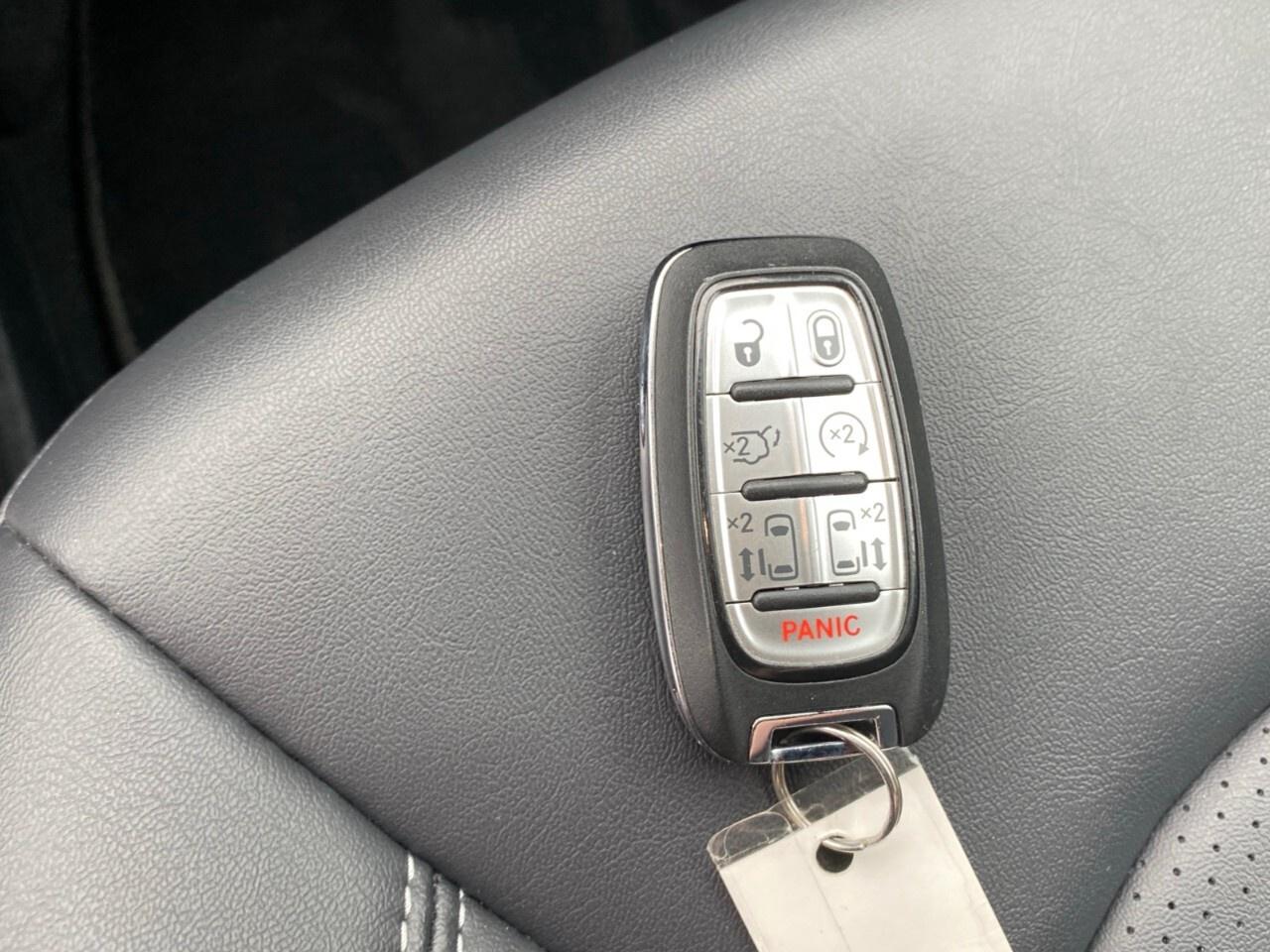 2025 Chrysler Pacifica Select FWD Photo