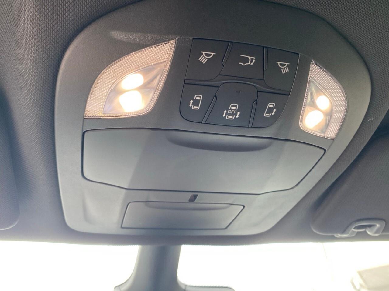 2025 Chrysler Pacifica Select FWD Photo