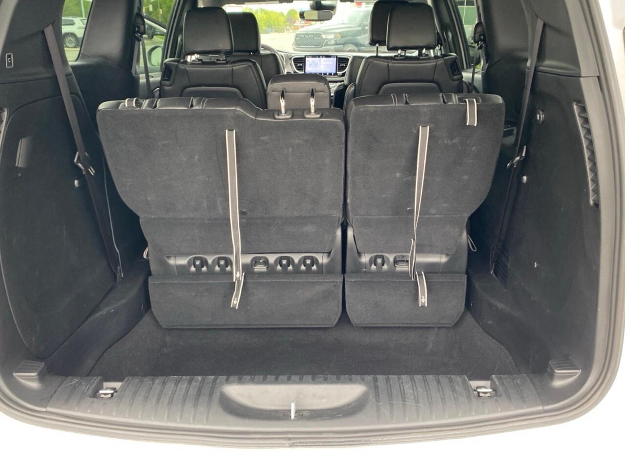 2025 Chrysler Pacifica Select FWD Photo
