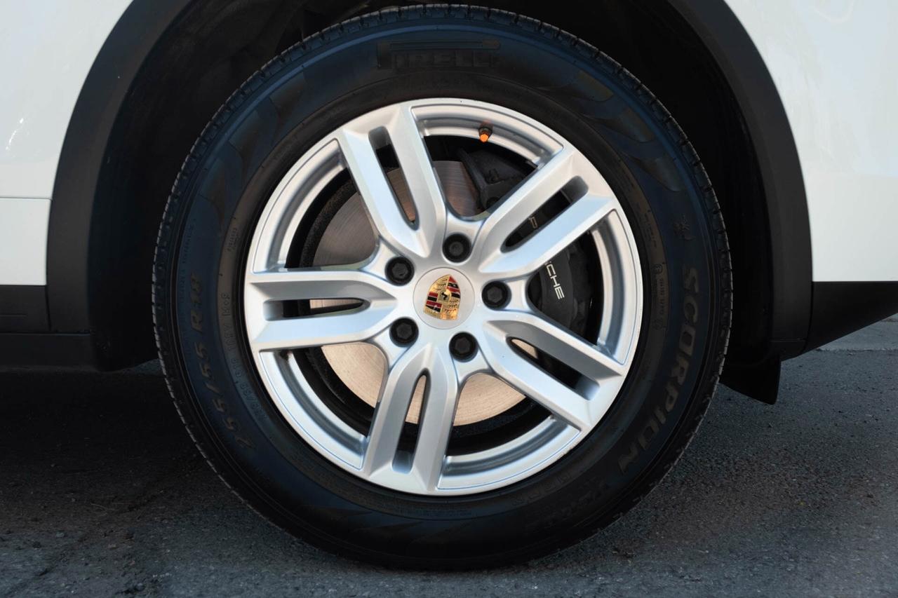 2017 Porsche Cayenne Base Photo