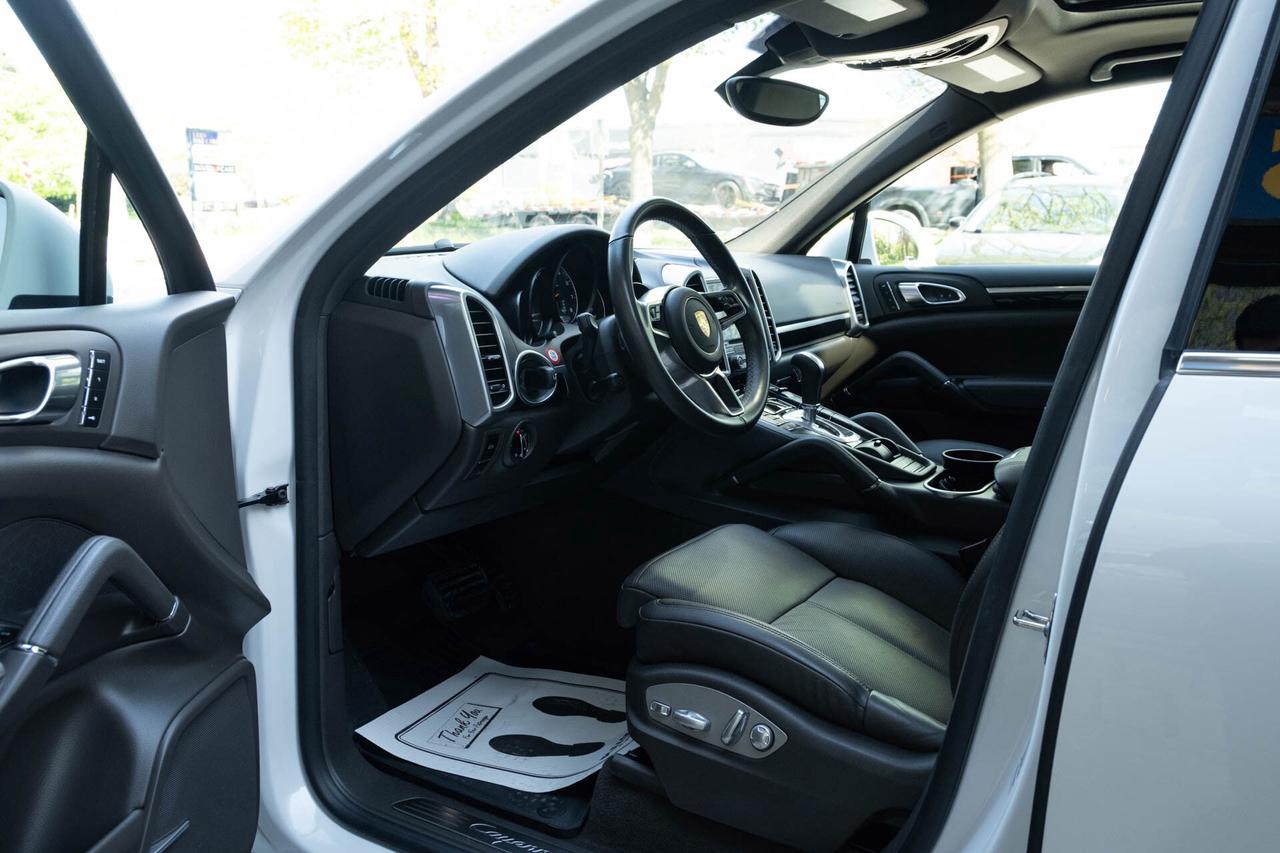 2017 Porsche Cayenne Base Photo