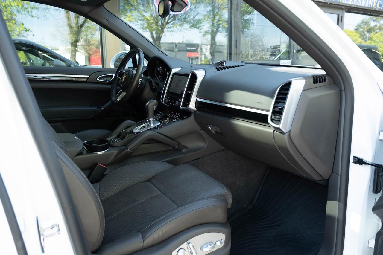 2017 Porsche Cayenne Base Photo