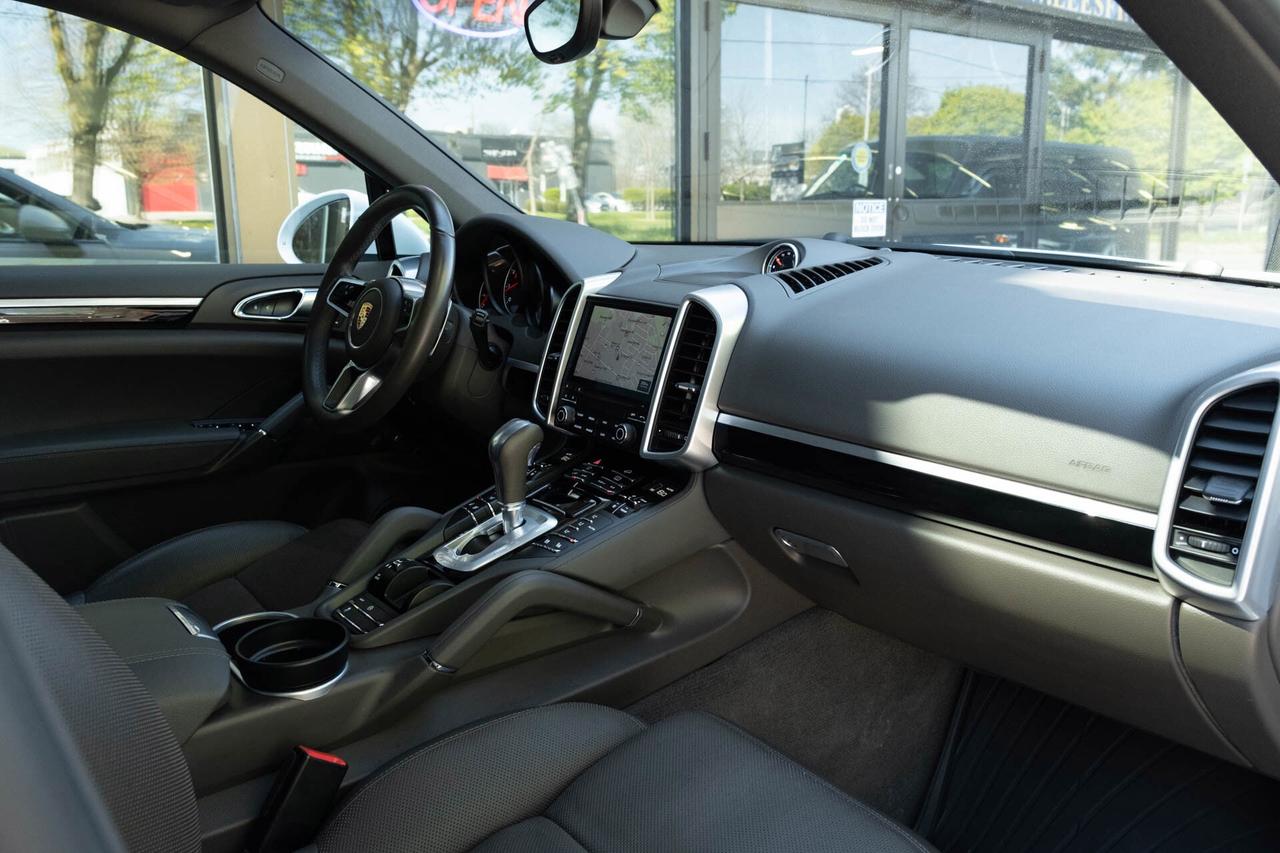 2017 Porsche Cayenne Base Photo