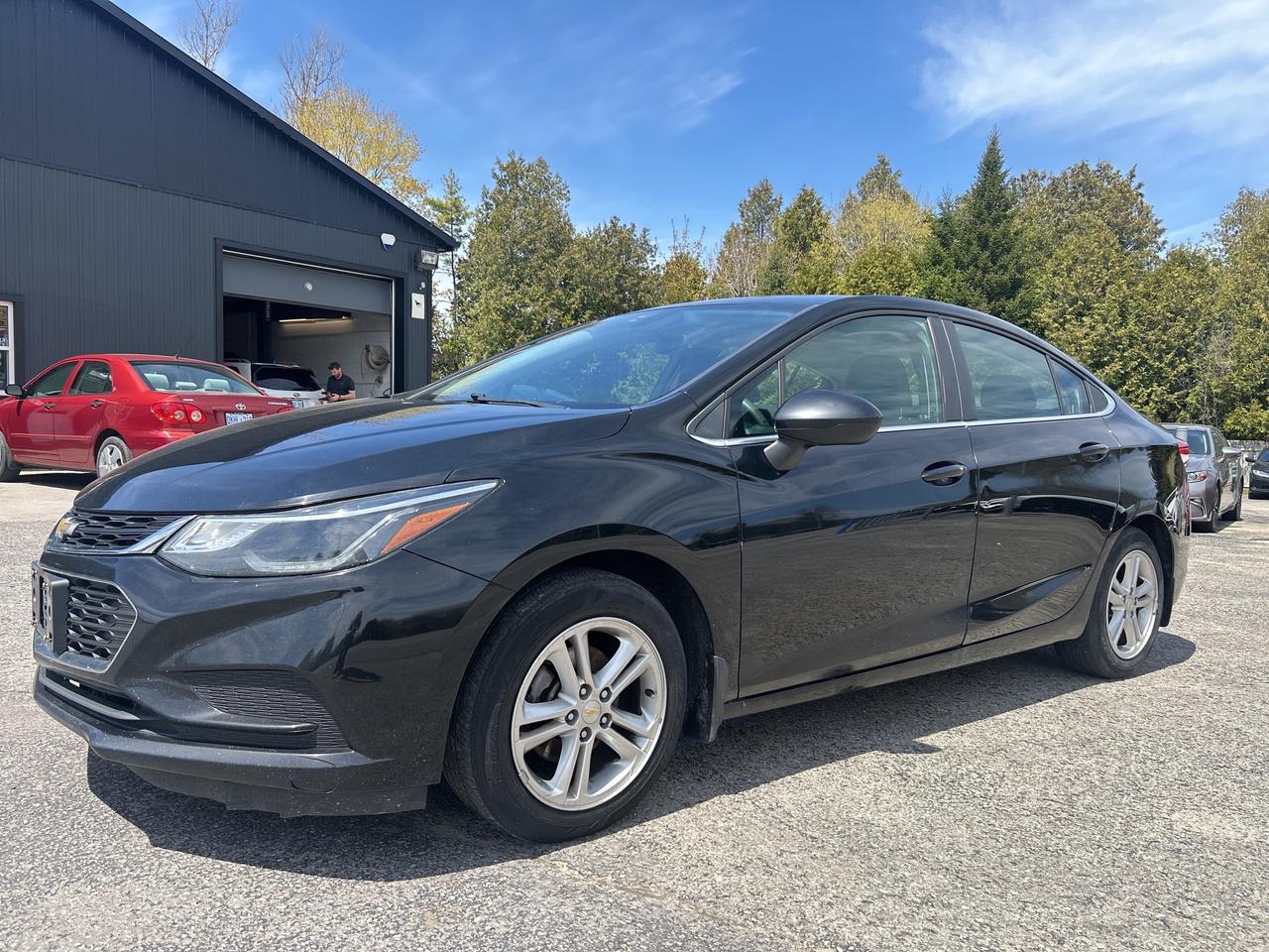 2017 Chevrolet Cruze LT, Bluetooth, Back Up Cam Photo0