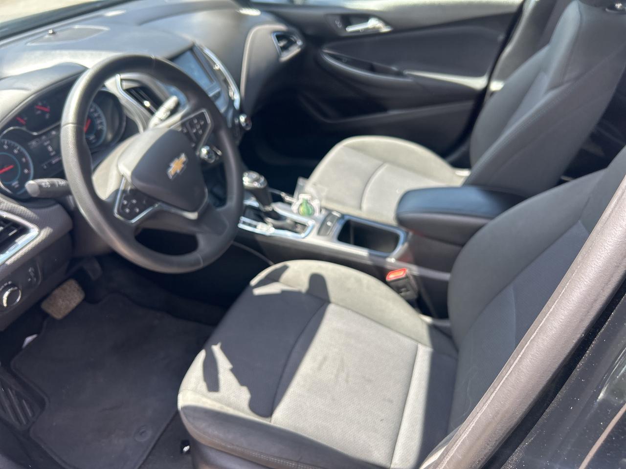 2017 Chevrolet Cruze LT, Bluetooth, Back Up Cam Photo