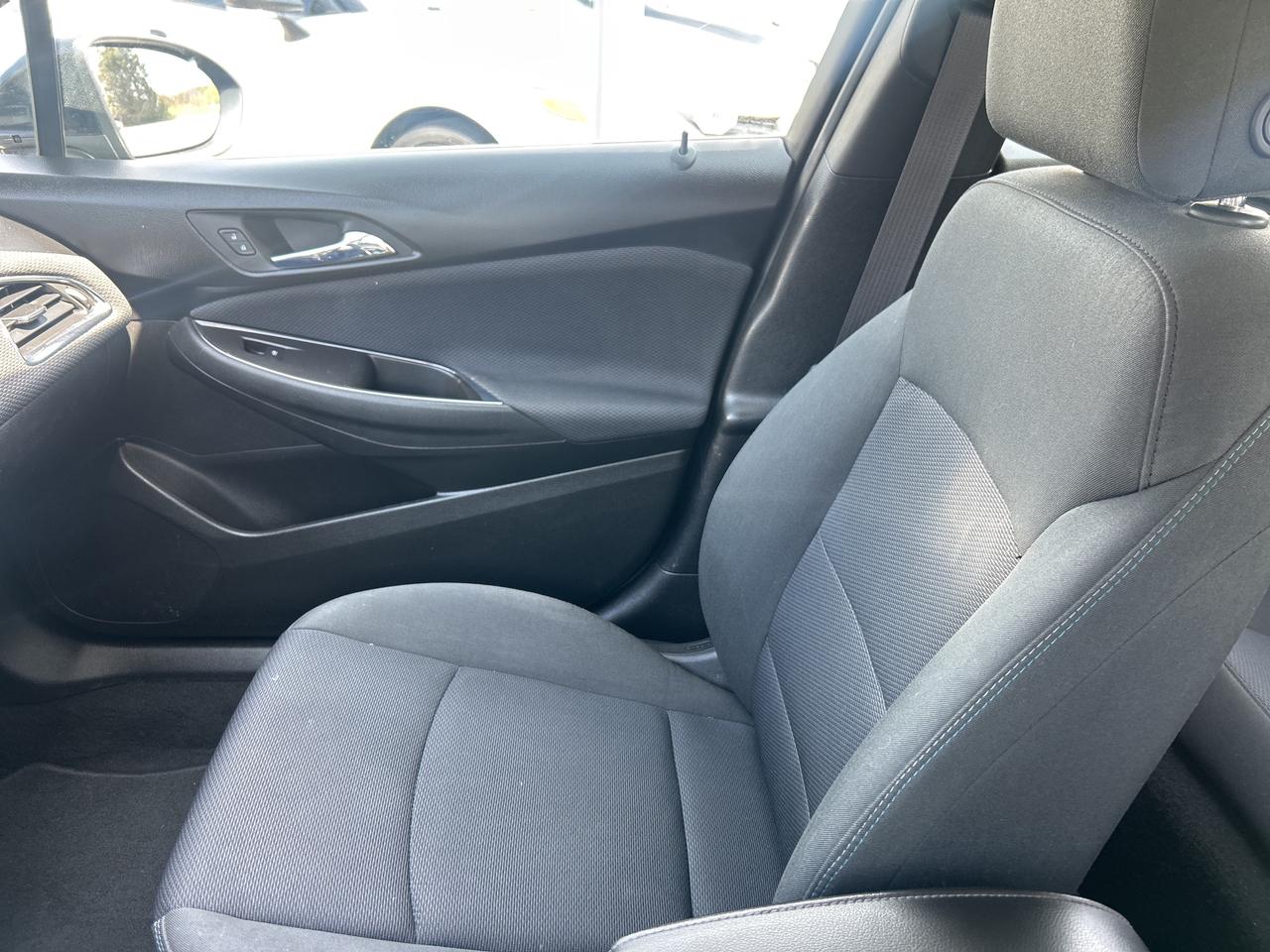 2017 Chevrolet Cruze LT, Bluetooth, Back Up Cam Photo