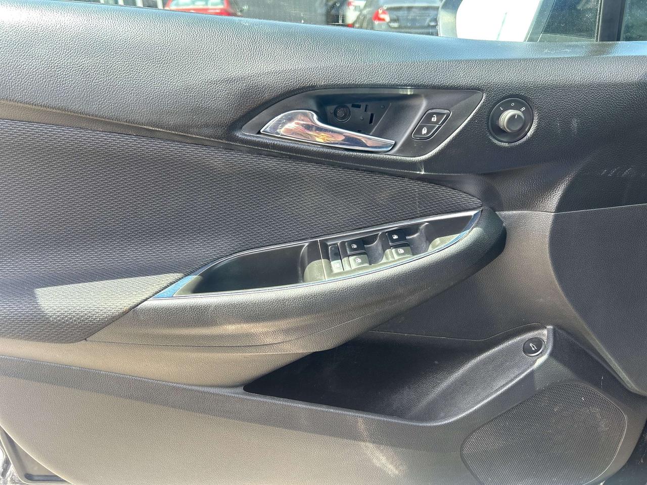 2017 Chevrolet Cruze LT, Bluetooth, Back Up Cam Photo