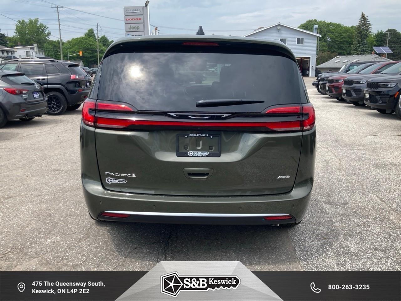 2027 Chrysler Pacifica Select All-Wheel Drive Passenger Van Photo