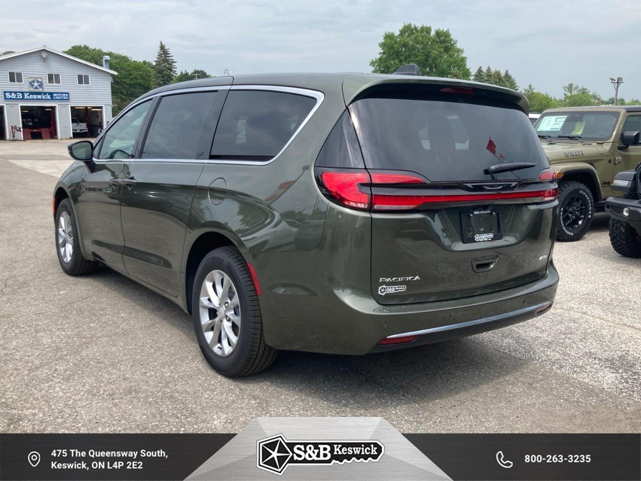 2027 Chrysler Pacifica Select All-Wheel Drive Passenger Van Photo2