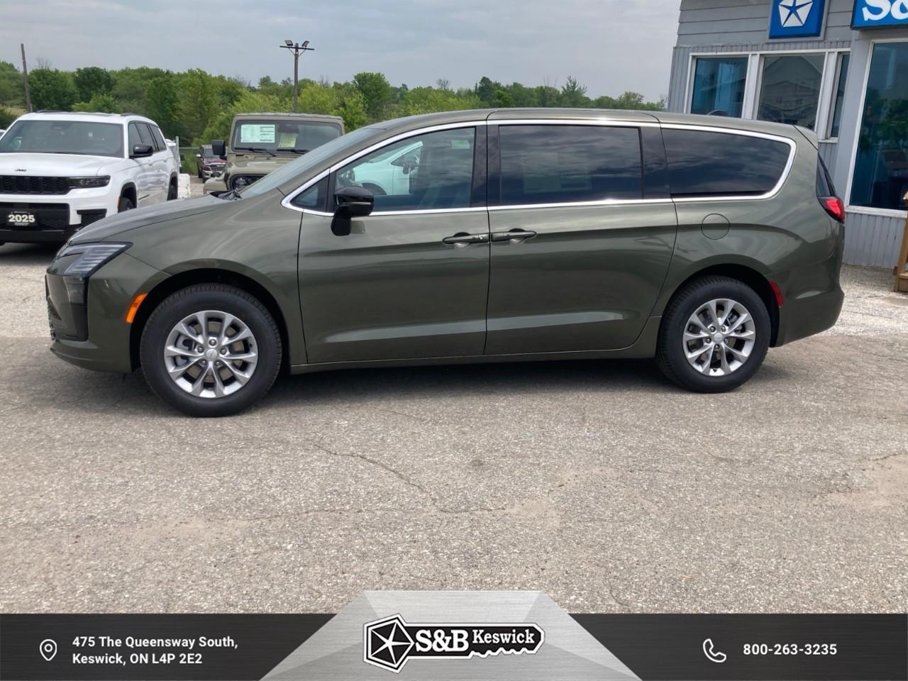 2027 Chrysler Pacifica Select All-Wheel Drive Passenger Van Photo