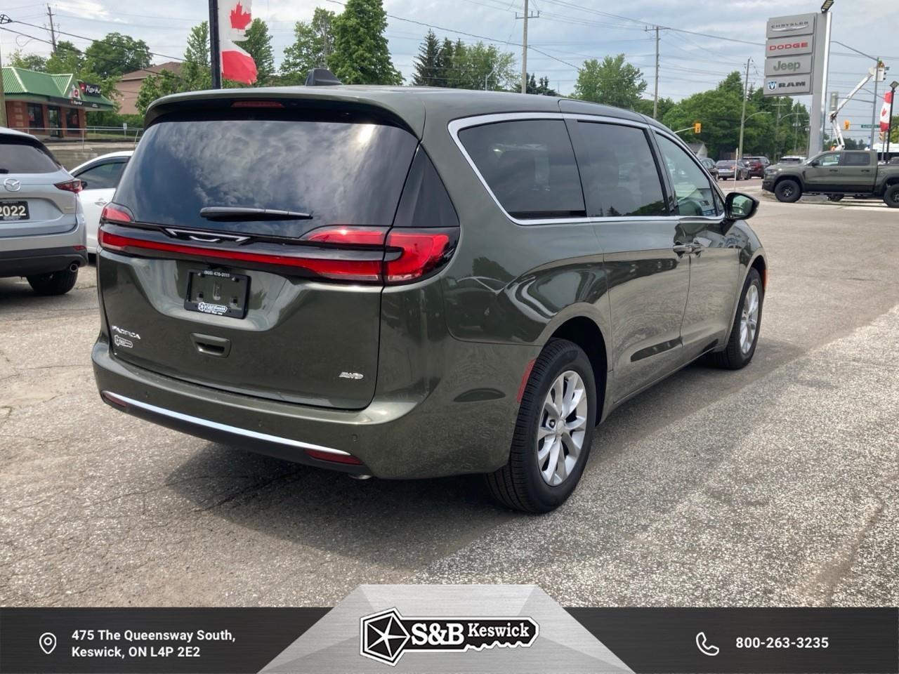 2027 Chrysler Pacifica Select All-Wheel Drive Passenger Van Photo