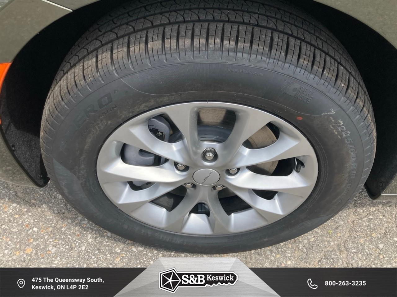 2027 Chrysler Pacifica Select All-Wheel Drive Passenger Van Photo
