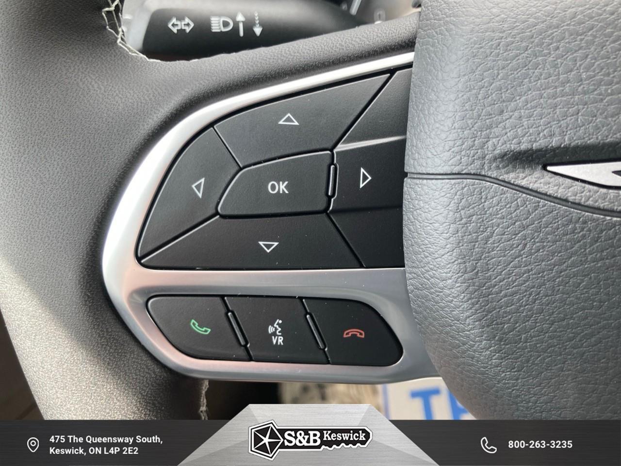 2027 Chrysler Pacifica Select All-Wheel Drive Passenger Van Photo