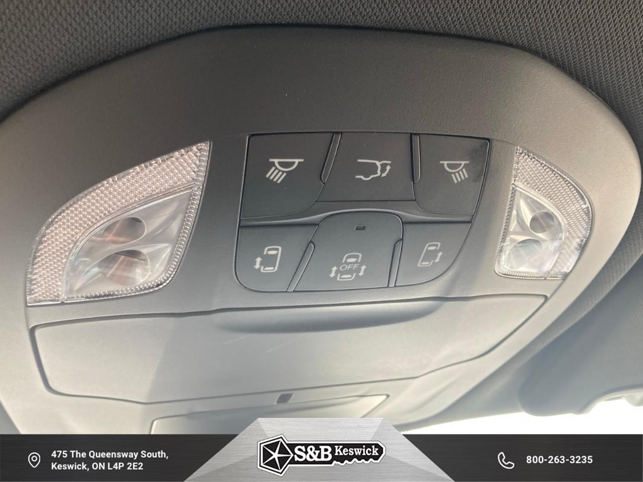 2027 Chrysler Pacifica Select All-Wheel Drive Passenger Van Photo