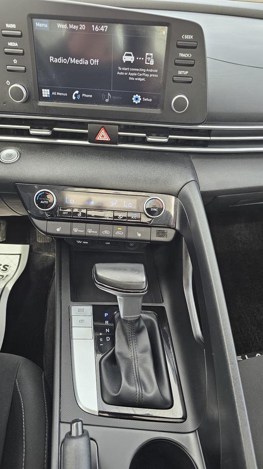 2021 Hyundai Elantra Preferred Photo
