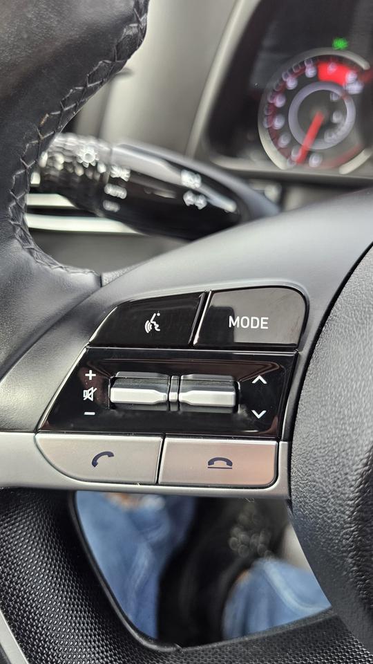 2021 Hyundai Elantra Preferred Photo