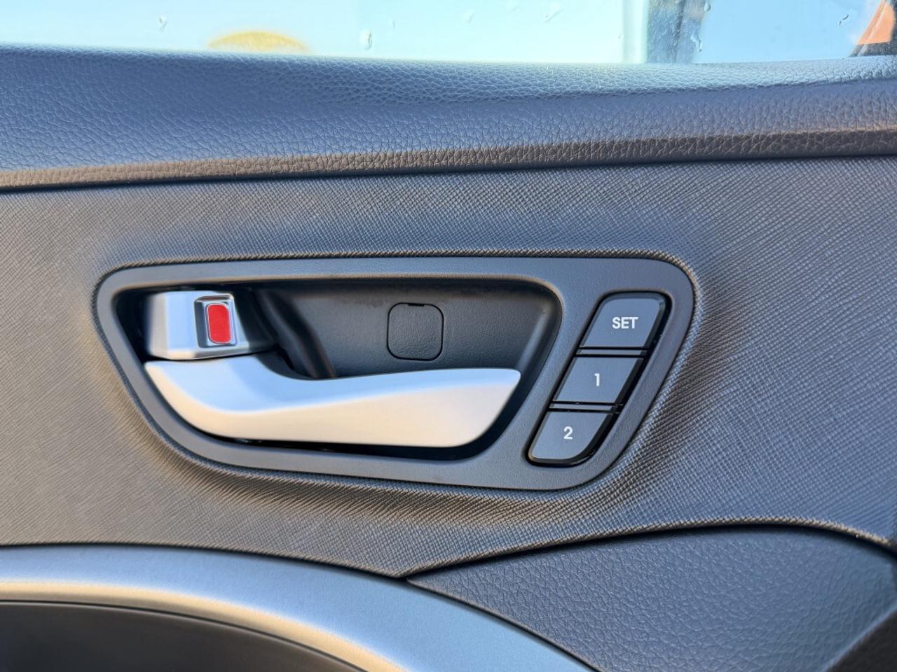 2017 Hyundai Santa Fe XL LIMITED AWD   NAV   LEATHER   PANOROOF   CAMERA Photo