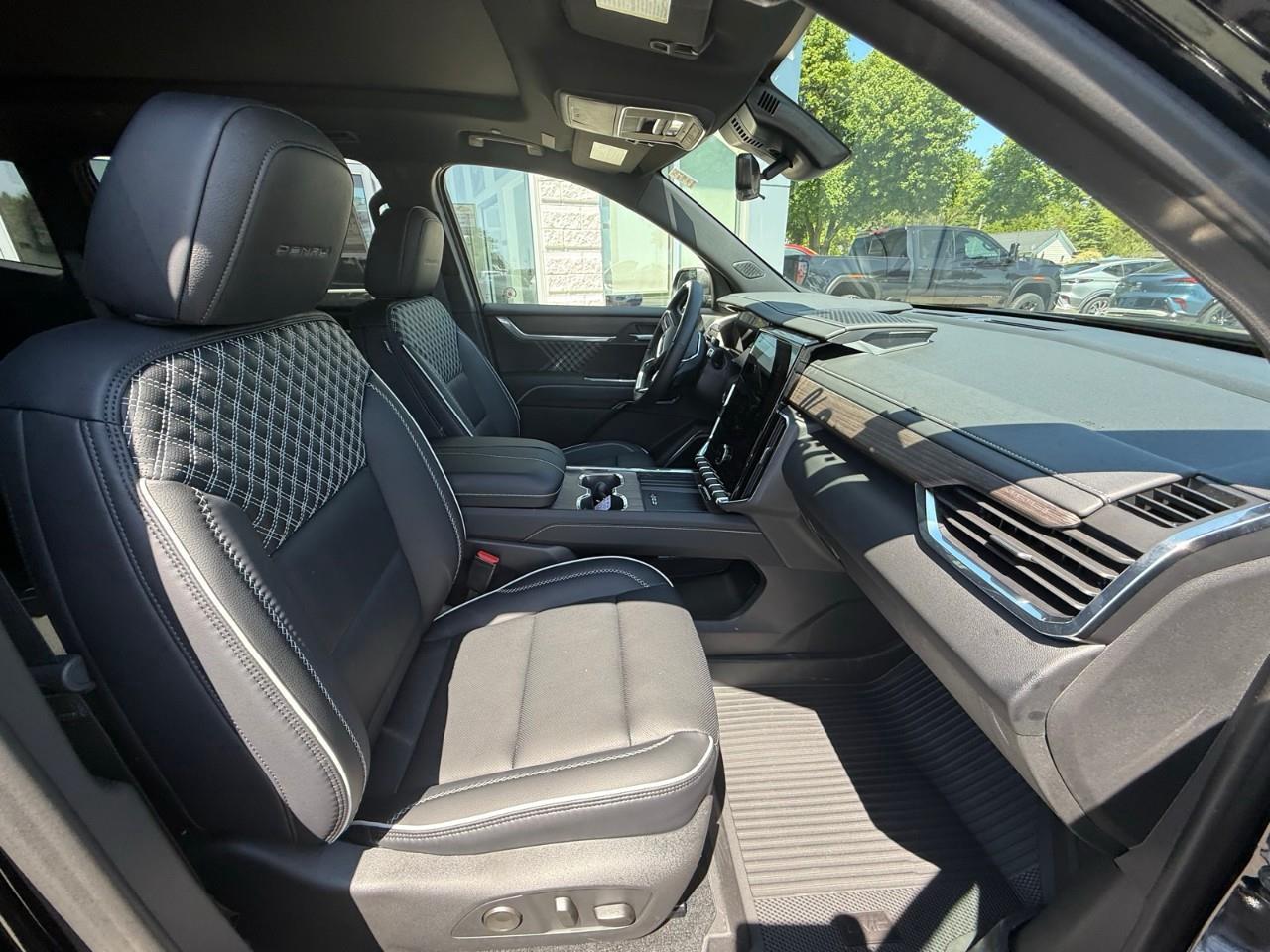 2026 GMC Acadia Denali 4dr All-Wheel Drive Photo