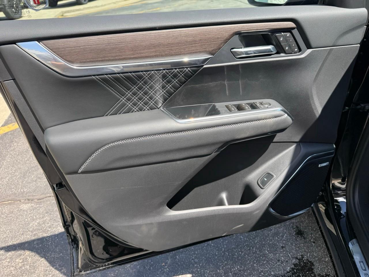 2026 GMC Acadia Denali 4dr All-Wheel Drive Photo