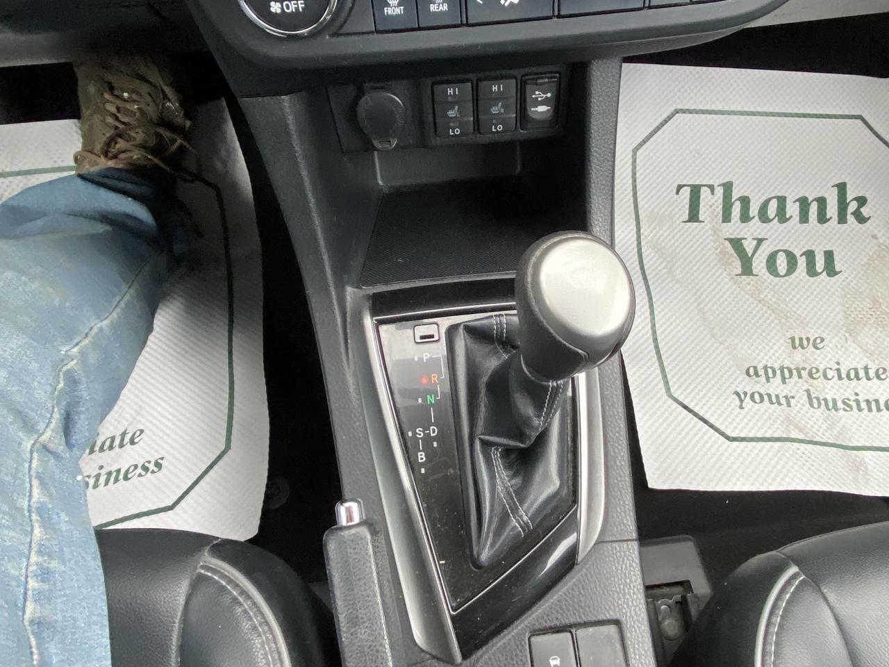 2014 Toyota Corolla 4dr Sdn CVT LE Photo