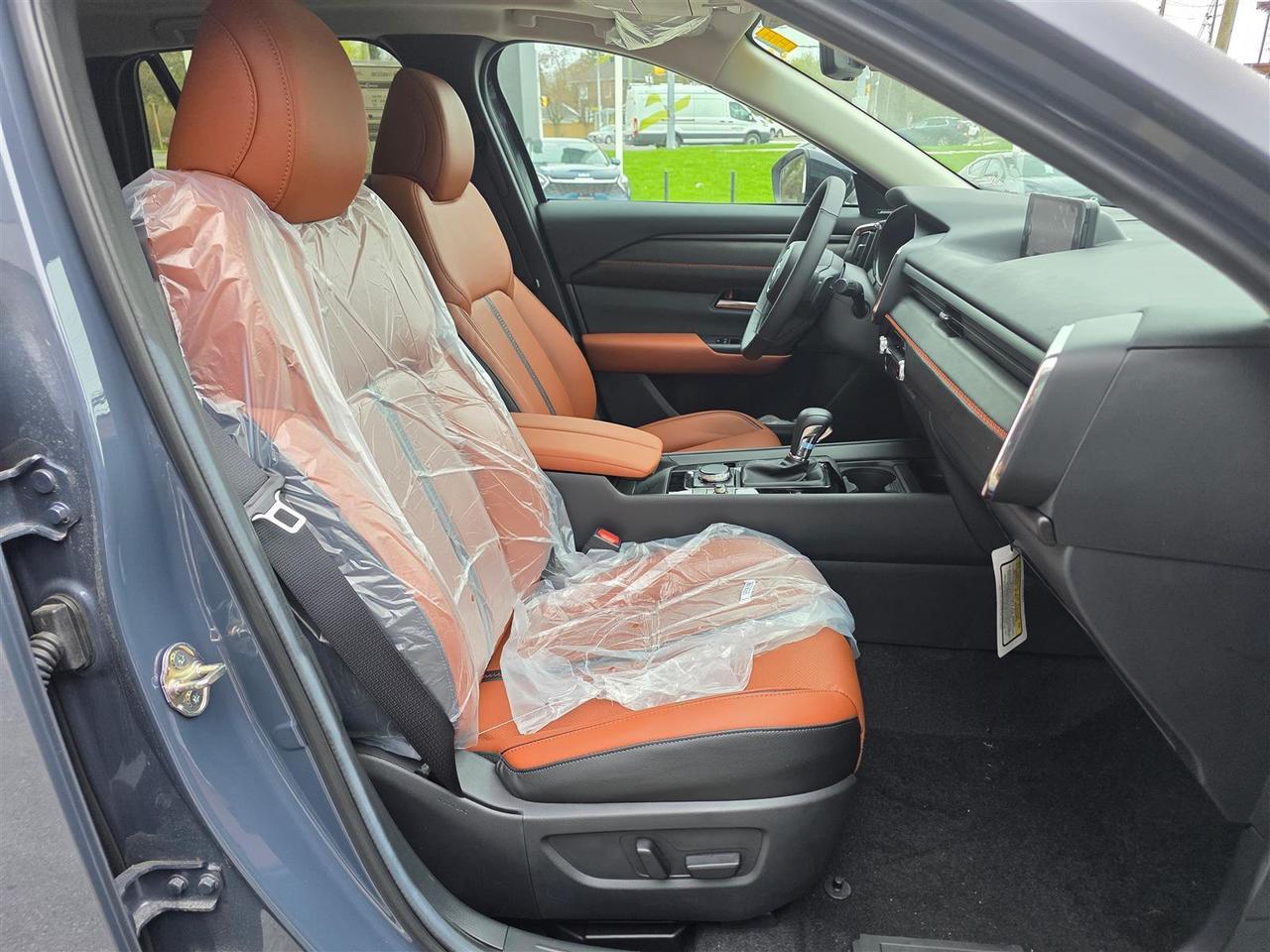 2025 Mazda CX-50 LOW LOW KM MERIDIAN EDITION Photo