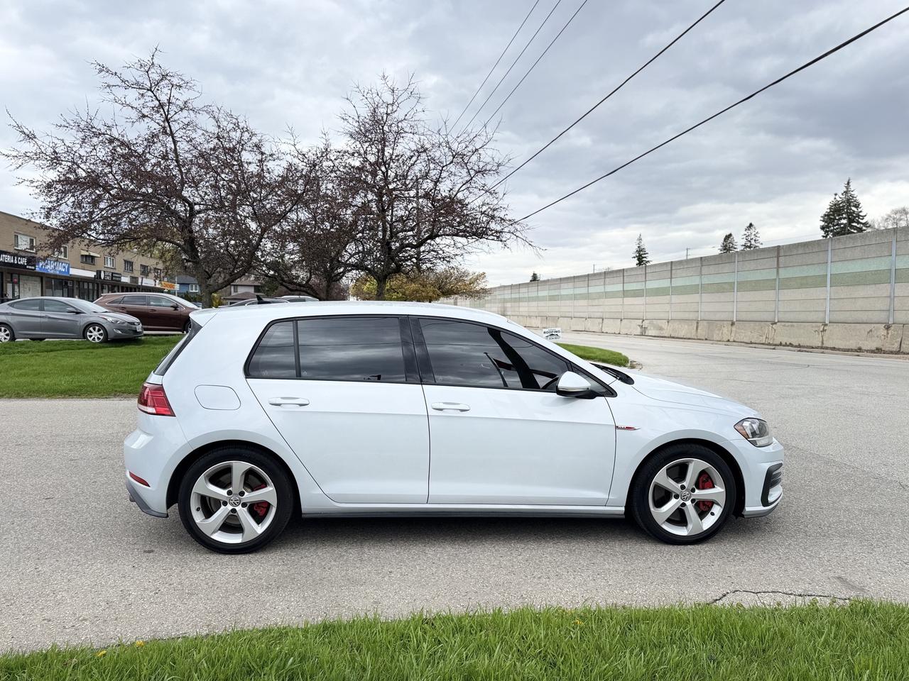 2019 Volkswagen Golf GTI Autobahn   0 Accidents ! Photo3