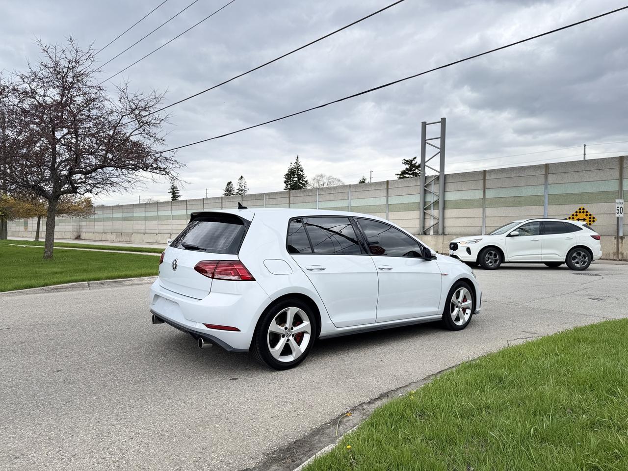 2019 Volkswagen Golf GTI Autobahn   0 Accidents ! Photo