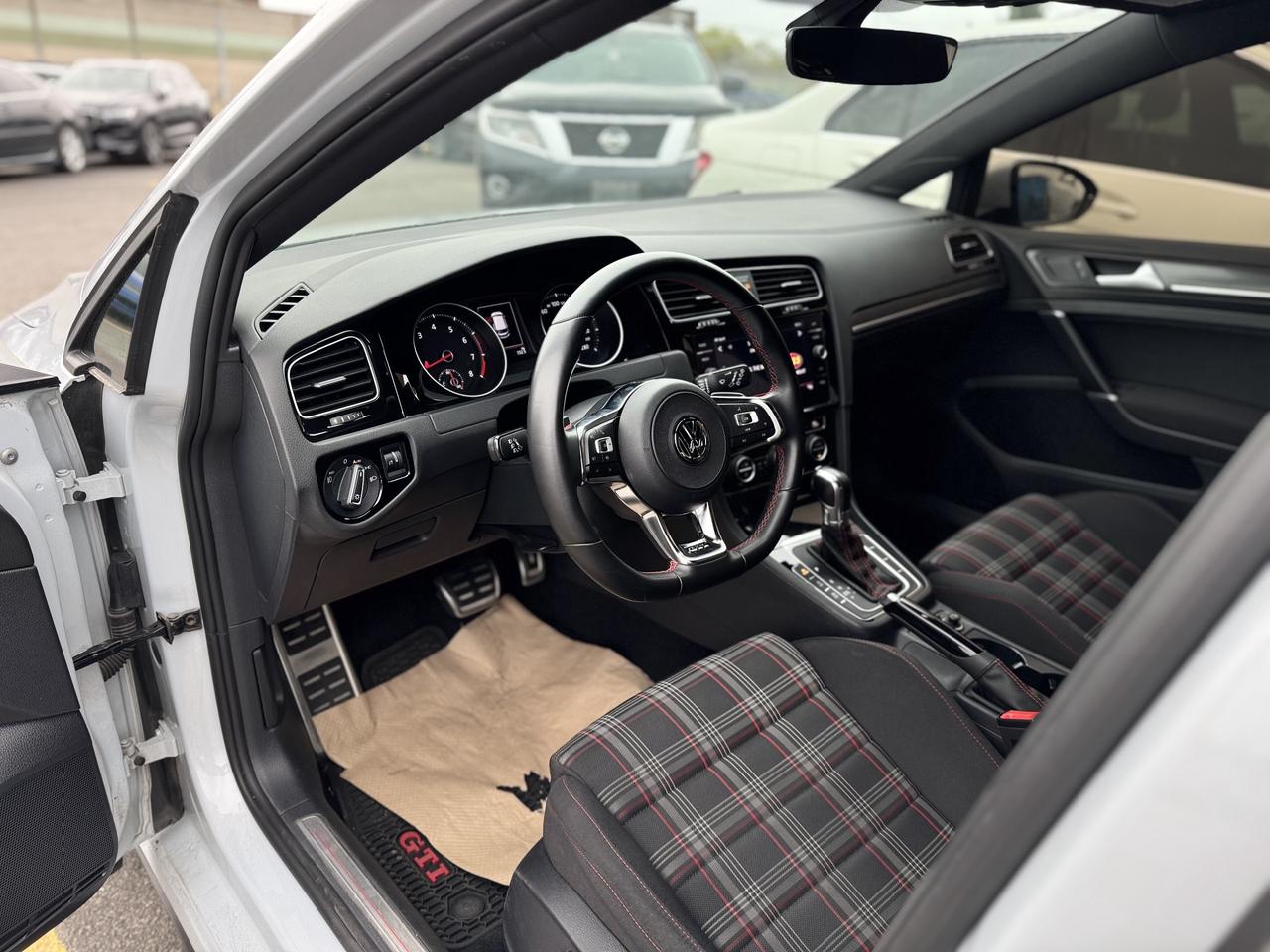 2019 Volkswagen Golf GTI Autobahn   0 Accidents ! Photo