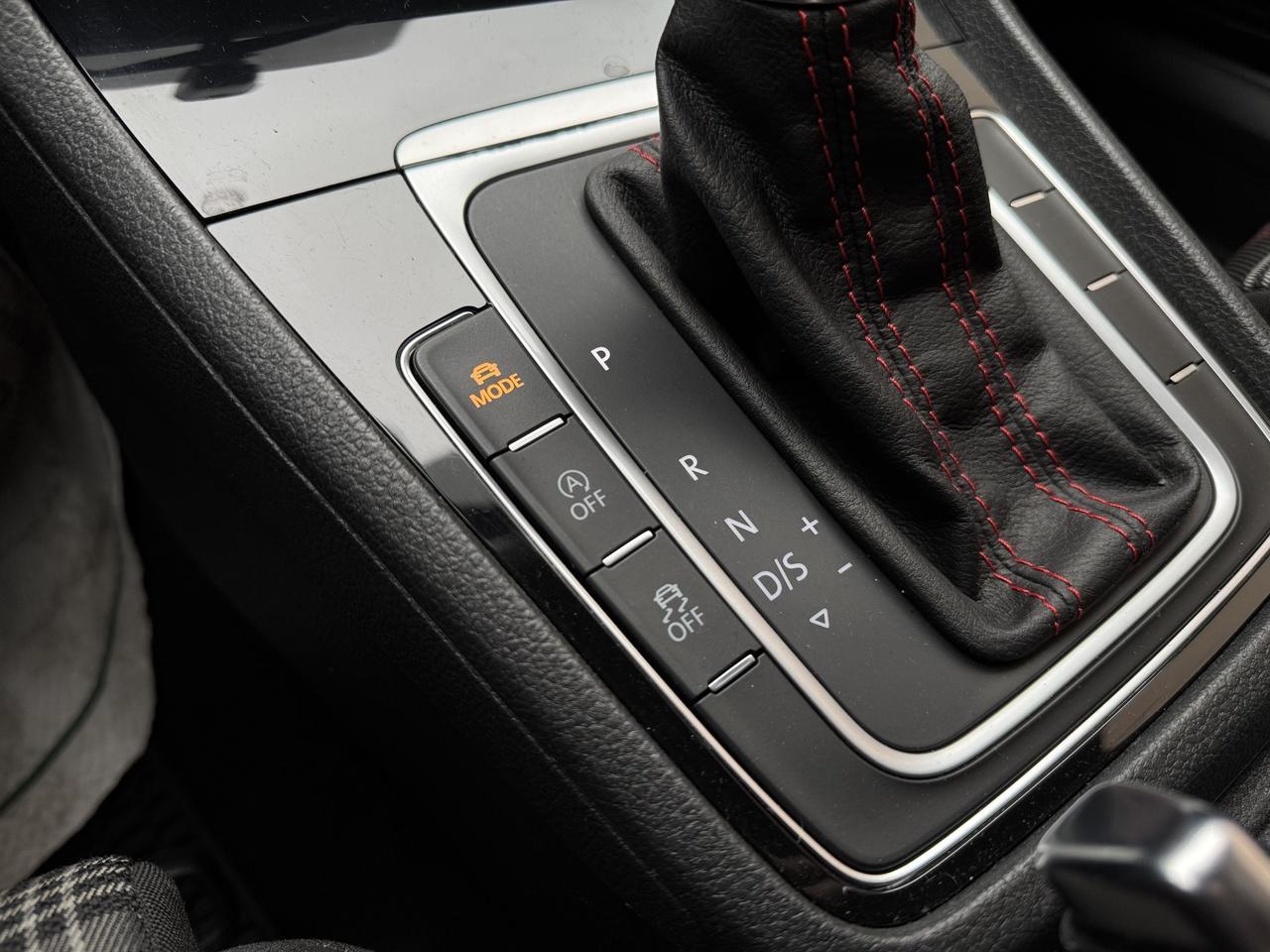 2019 Volkswagen Golf GTI Autobahn   0 Accidents ! Photo