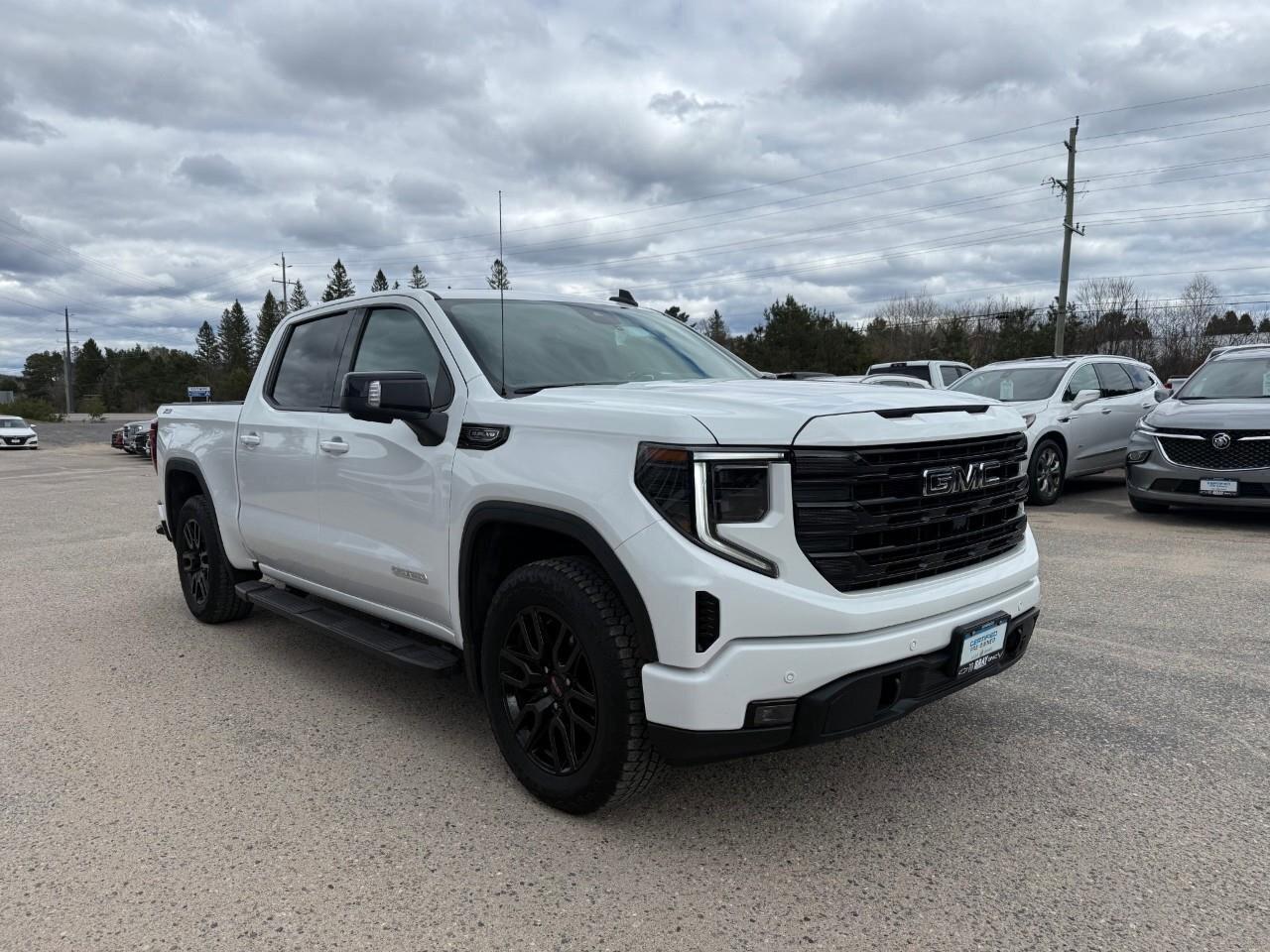 2024 GMC Sierra 1500 Elevation LEASE RETURN. RUNNING BOARDS. TONNEAU CO Photo