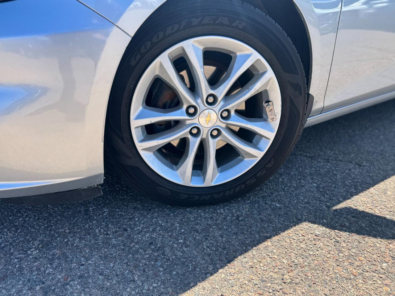 2017 Chevrolet Malibu LT w/1LT 4dr Sedan Photo
