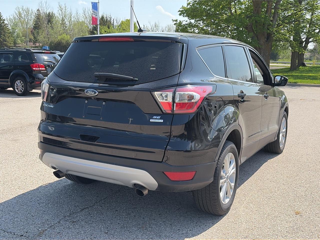 2017 Ford Escape SE FWD   Heated Seats   Backup Camera   Bluetooth Photo3