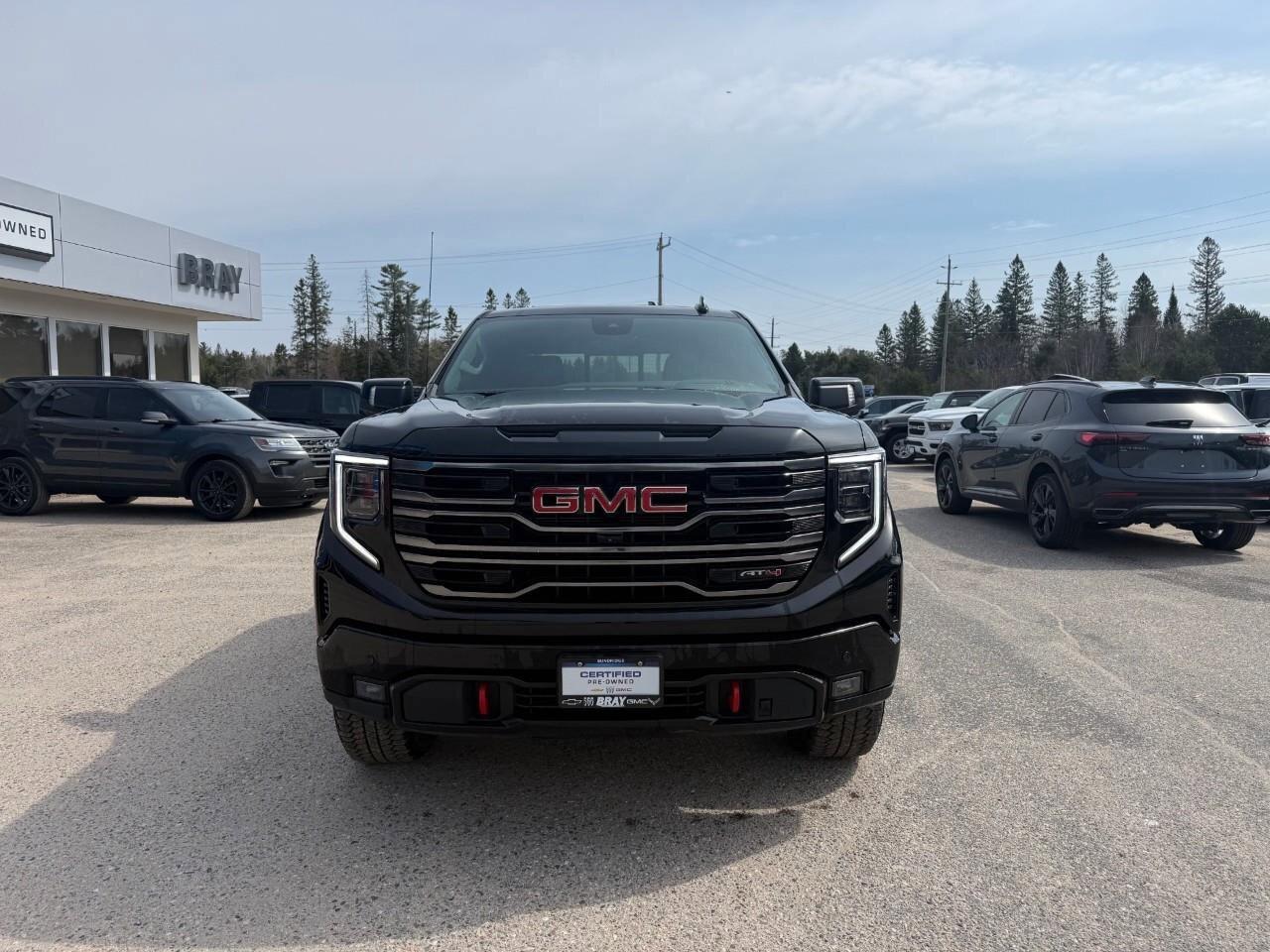2025 GMC Sierra 1500 AT4 TONNEAU COVER. RUNNING BOARDS. SPRAY IN BEDLIN Photo