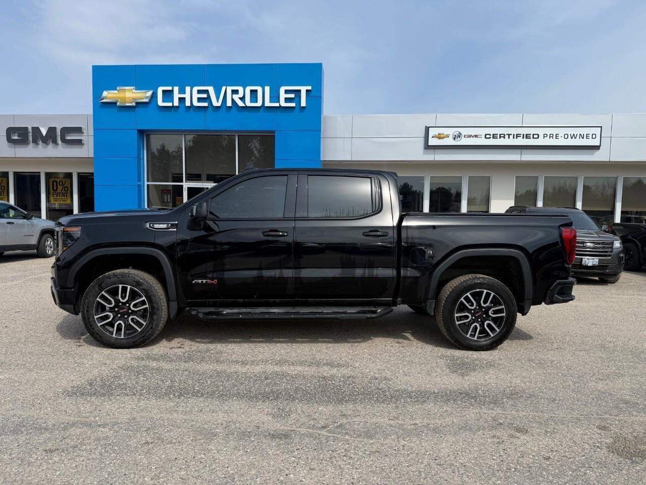 2025 GMC Sierra 1500 AT4 TONNEAU COVER. RUNNING BOARDS. SPRAY IN BEDLIN Photo2