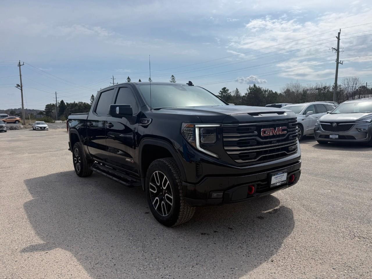 2025 GMC Sierra 1500 AT4 TONNEAU COVER. RUNNING BOARDS. SPRAY IN BEDLIN Photo