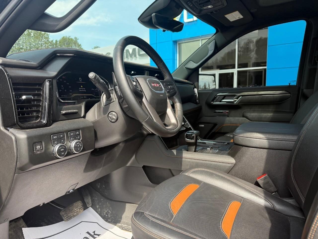2025 GMC Sierra 1500 AT4 TONNEAU COVER. RUNNING BOARDS. SPRAY IN BEDLIN Photo