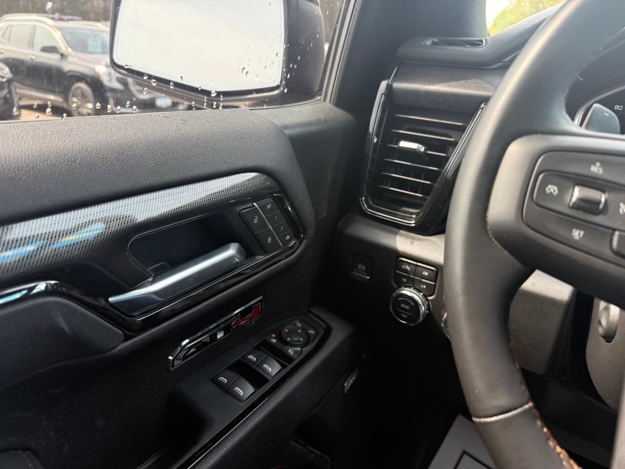 2025 GMC Sierra 1500 AT4 TONNEAU COVER. RUNNING BOARDS. SPRAY IN BEDLIN Photo