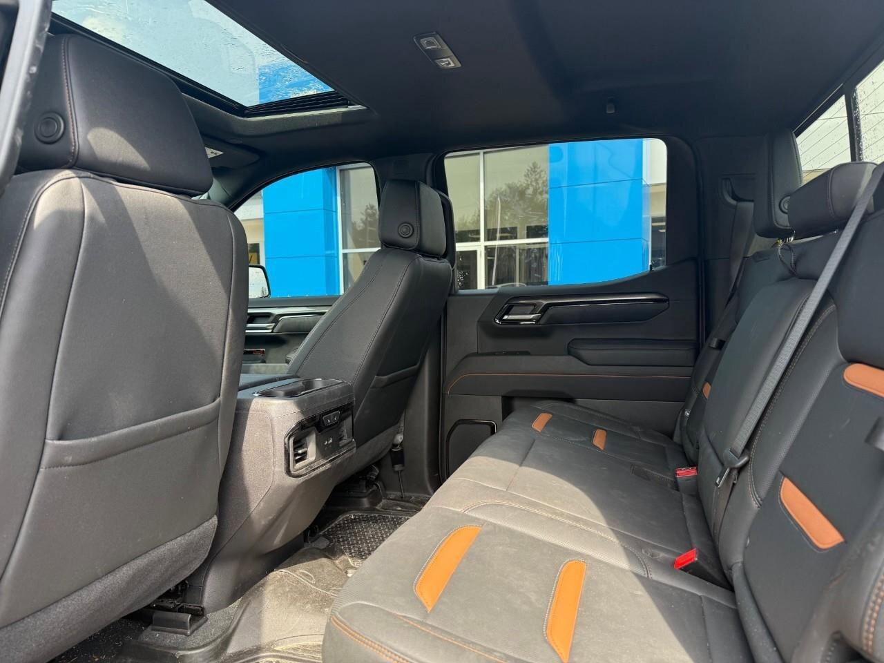 2025 GMC Sierra 1500 AT4 TONNEAU COVER. RUNNING BOARDS. SPRAY IN BEDLIN Photo