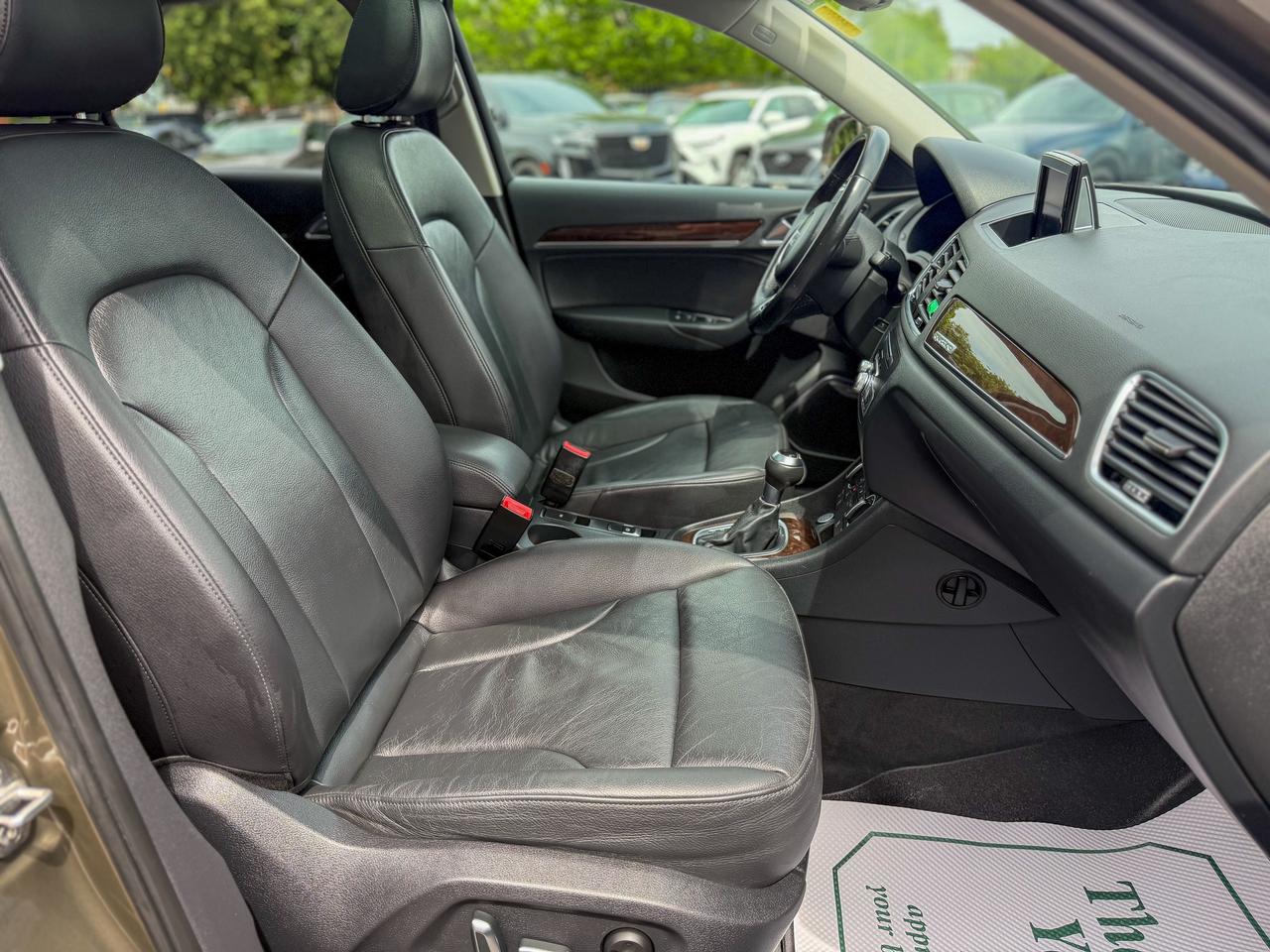 2016 Audi Q3 Technik/QUATTRO/BSM/NAVI/PANO/NO ACCIDENTS/CAMERA Photo