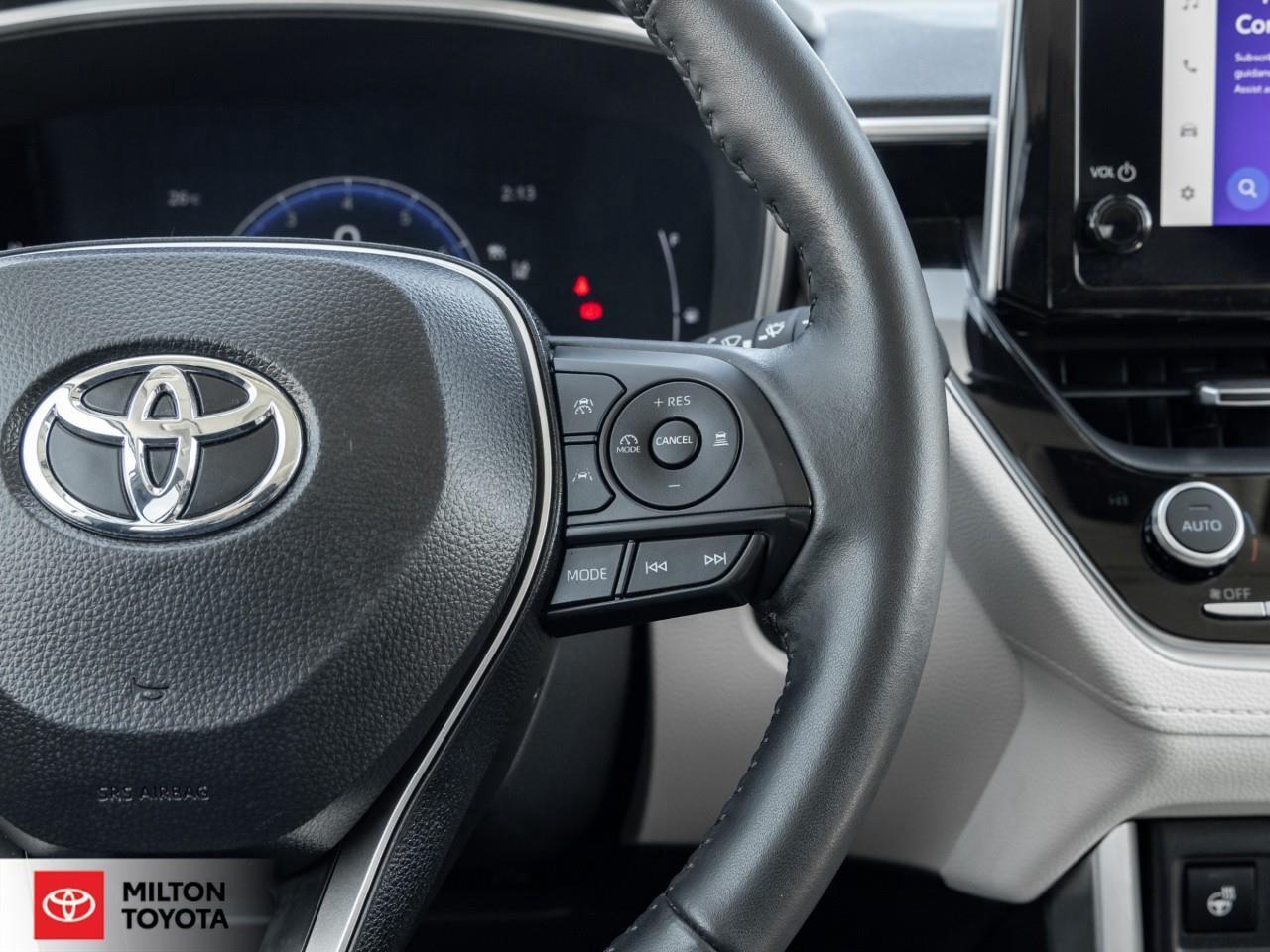 2025 Toyota Corolla Cross AWD LEATHER SUNROOF ONE OWNER TCUV XLE Photo