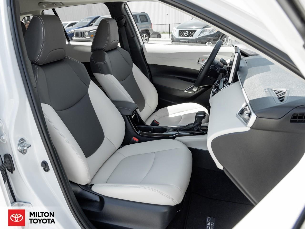 2025 Toyota Corolla Cross AWD LEATHER SUNROOF ONE OWNER TCUV XLE Photo