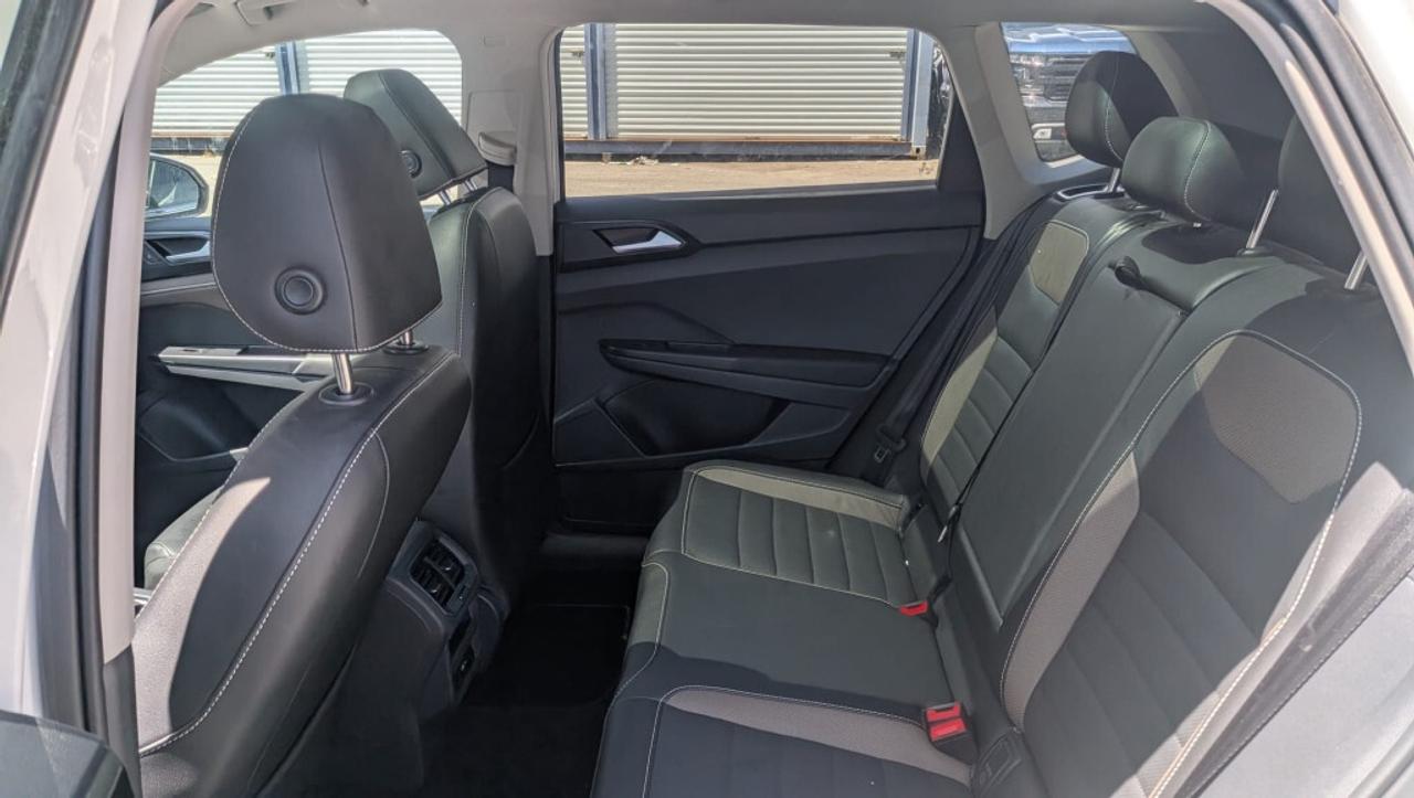 2023 Volkswagen Taos Highline 4MOTION   Pano Roof   BeatsAudio   Digita Photo