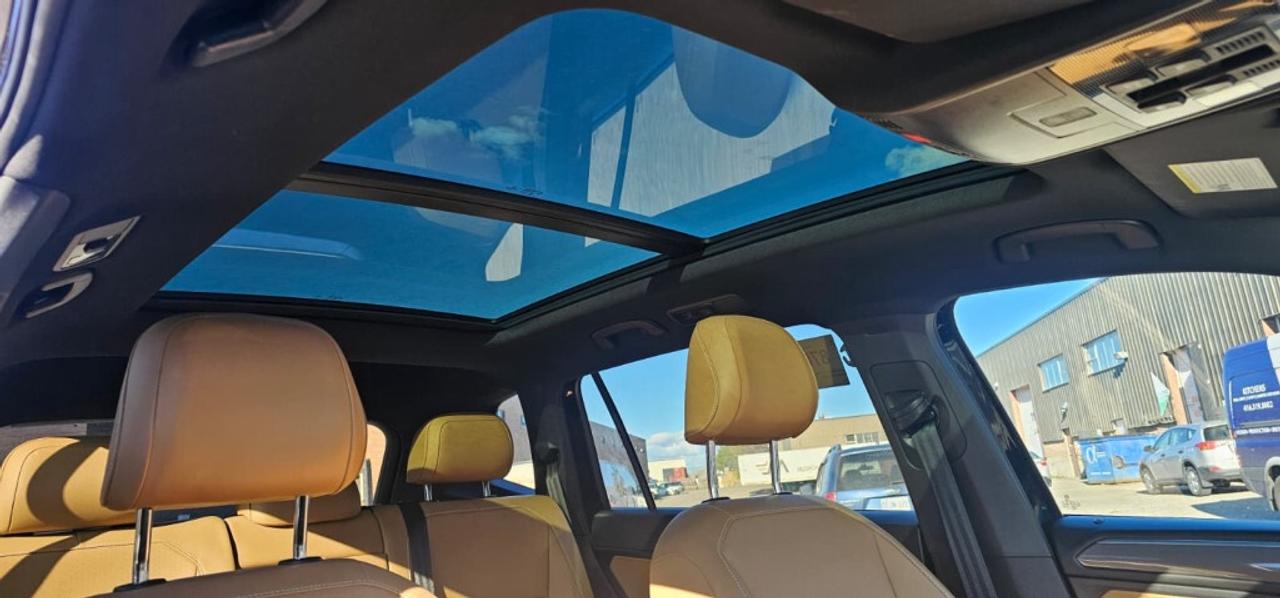 2022 Volkswagen Tiguan One Owner R-Line Black   4MOTION   Pano Roof   Hea Photo