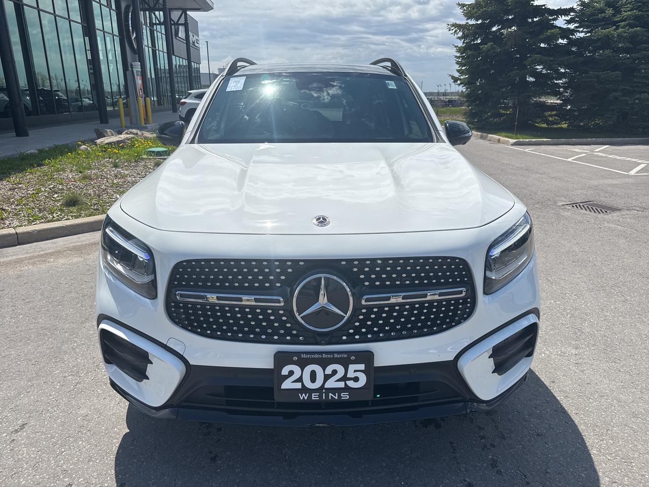 2025 Mercedes-Benz GLB 4MATIC® Photo2