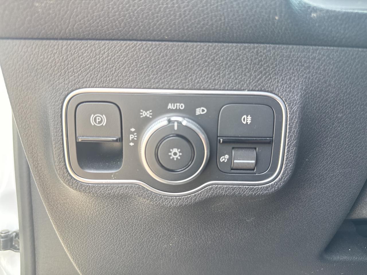 2025 Mercedes-Benz GLB 4MATIC® Photo