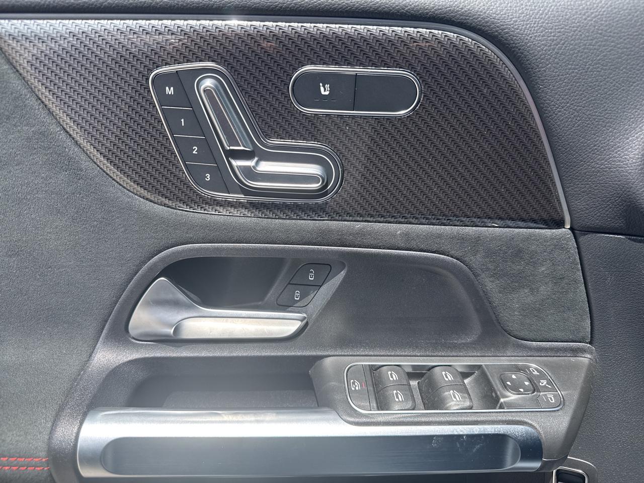 2025 Mercedes-Benz GLB 4MATIC® Photo