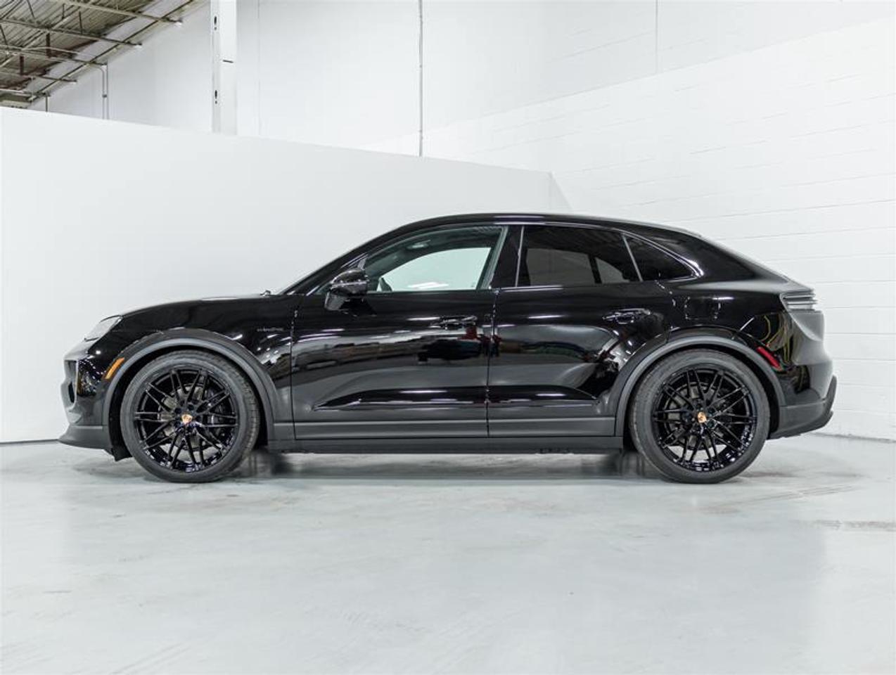 2026 Porsche Macan  Photo3