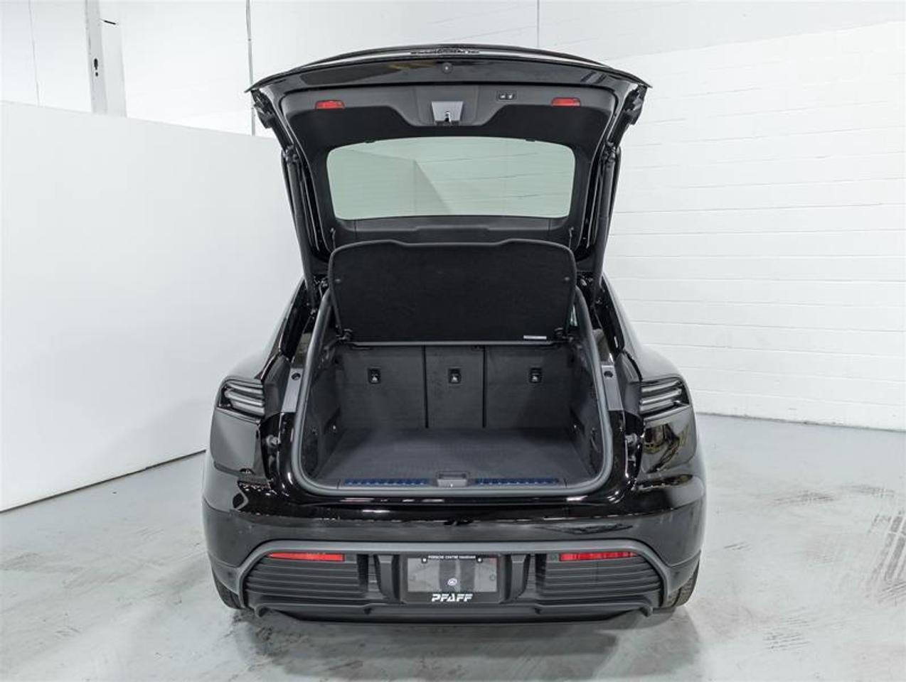 2026 Porsche Macan  Photo