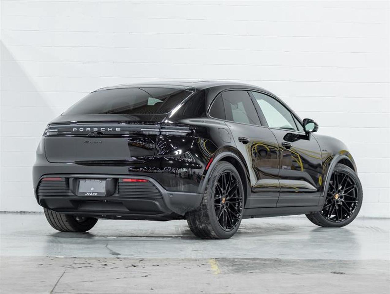 2026 Porsche Macan  Photo